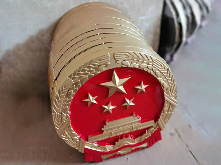 如何选择合格的国徽生产厂家
